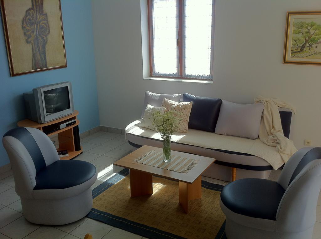 Apartments Leona & David Malinska Chambre photo