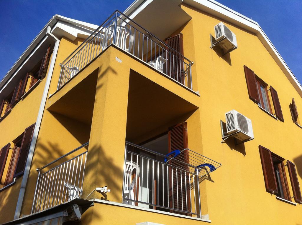 Apartments Leona & David Malinska Chambre photo